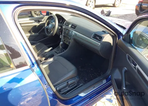 2017 Volkswagen Passat 1.8T R-Line z USA, uszkodzony, nr VIN 1VWDT7A3XHC048994